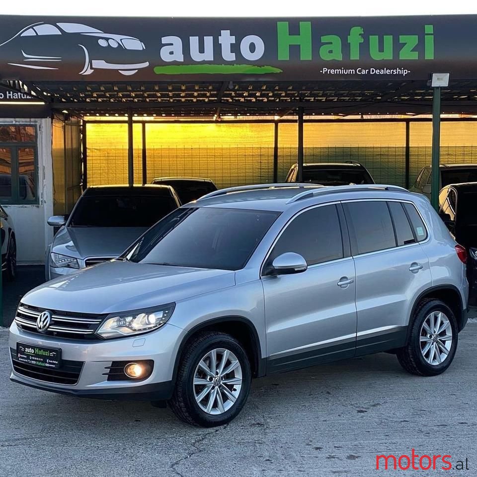 2015' Volkswagen Tiguan photo #4