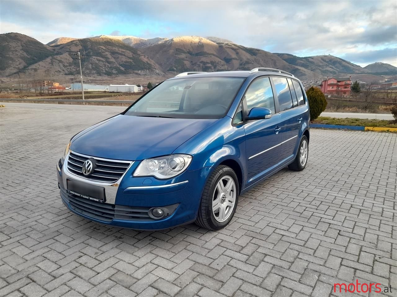 2007' Volkswagen Touran photo #1