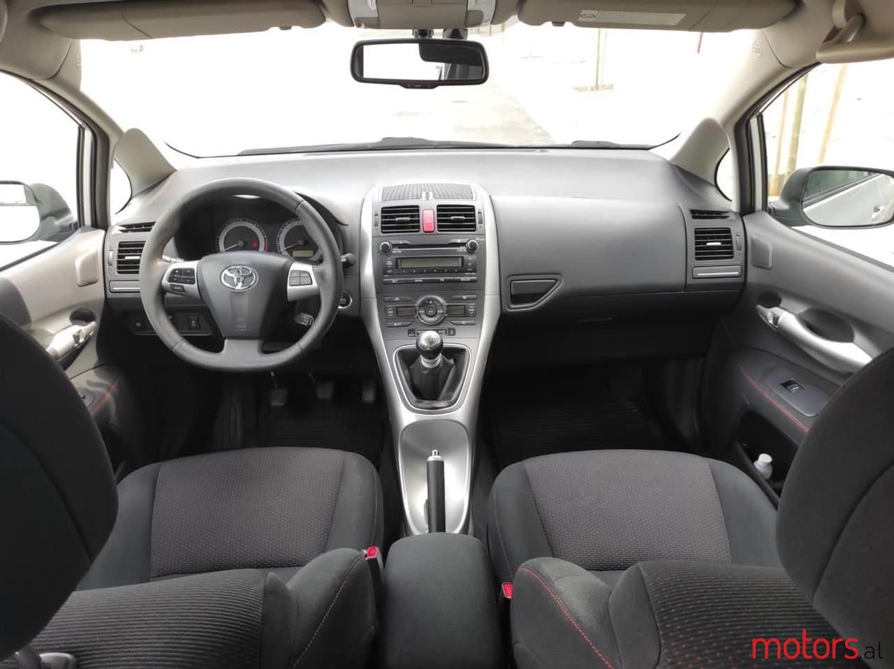 2010' Toyota Auris photo #6