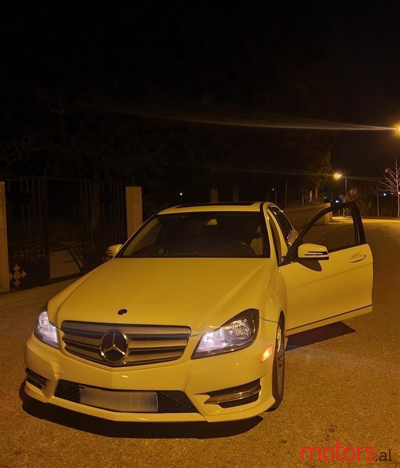 2012' Mercedes-Benz C 300 photo #5