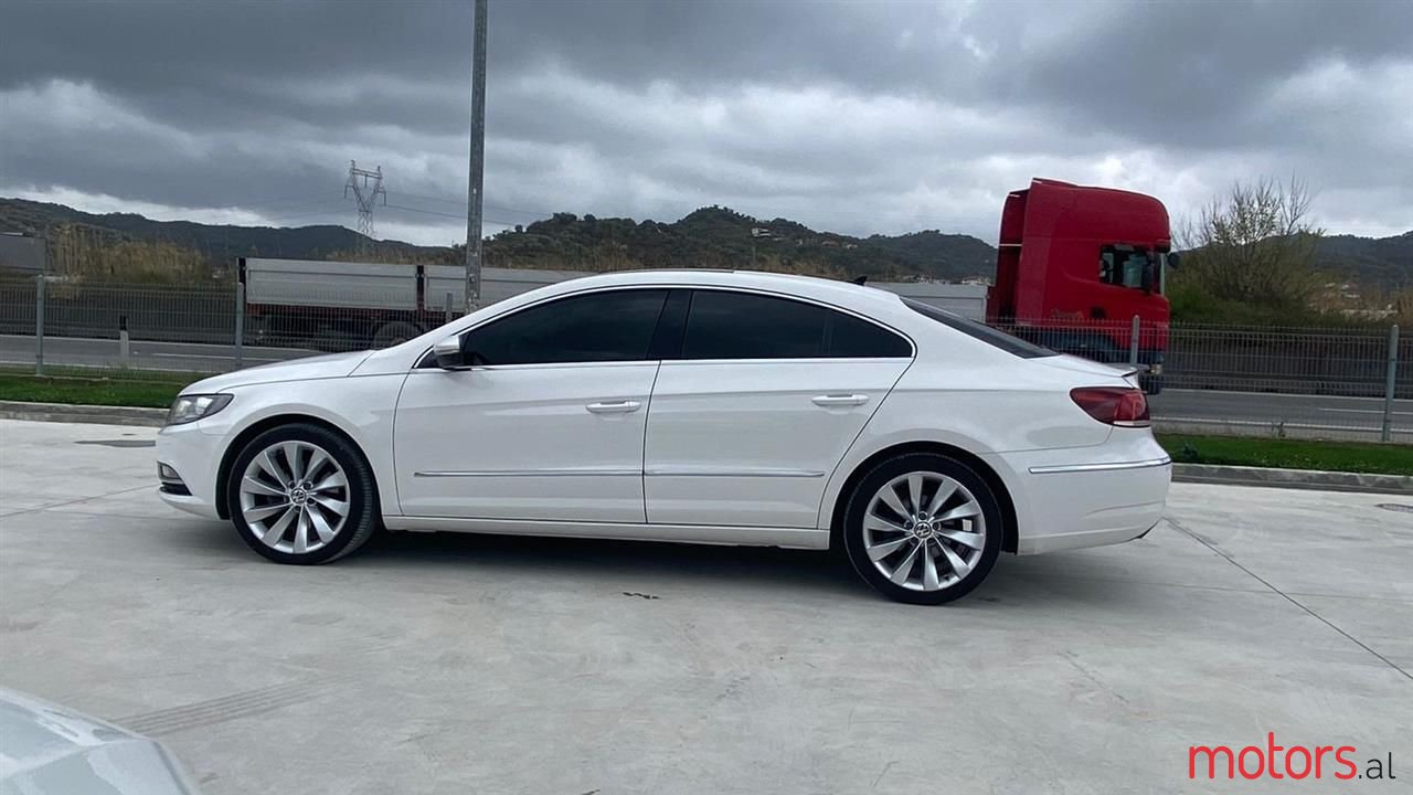 2013' Volkswagen Passat photo #6