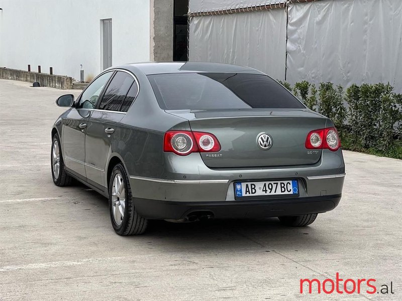 2005' Volkswagen Passat photo #6