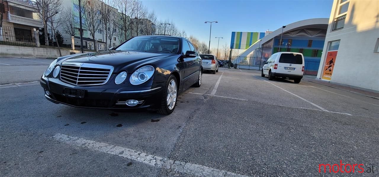 2009' Mercedes-Benz E 300 photo #3