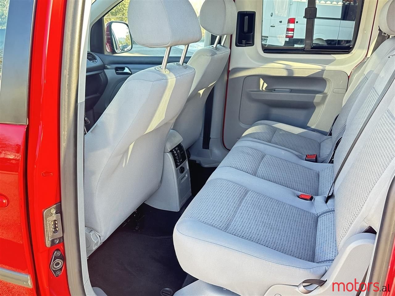 2009' Volkswagen Caddy photo #5