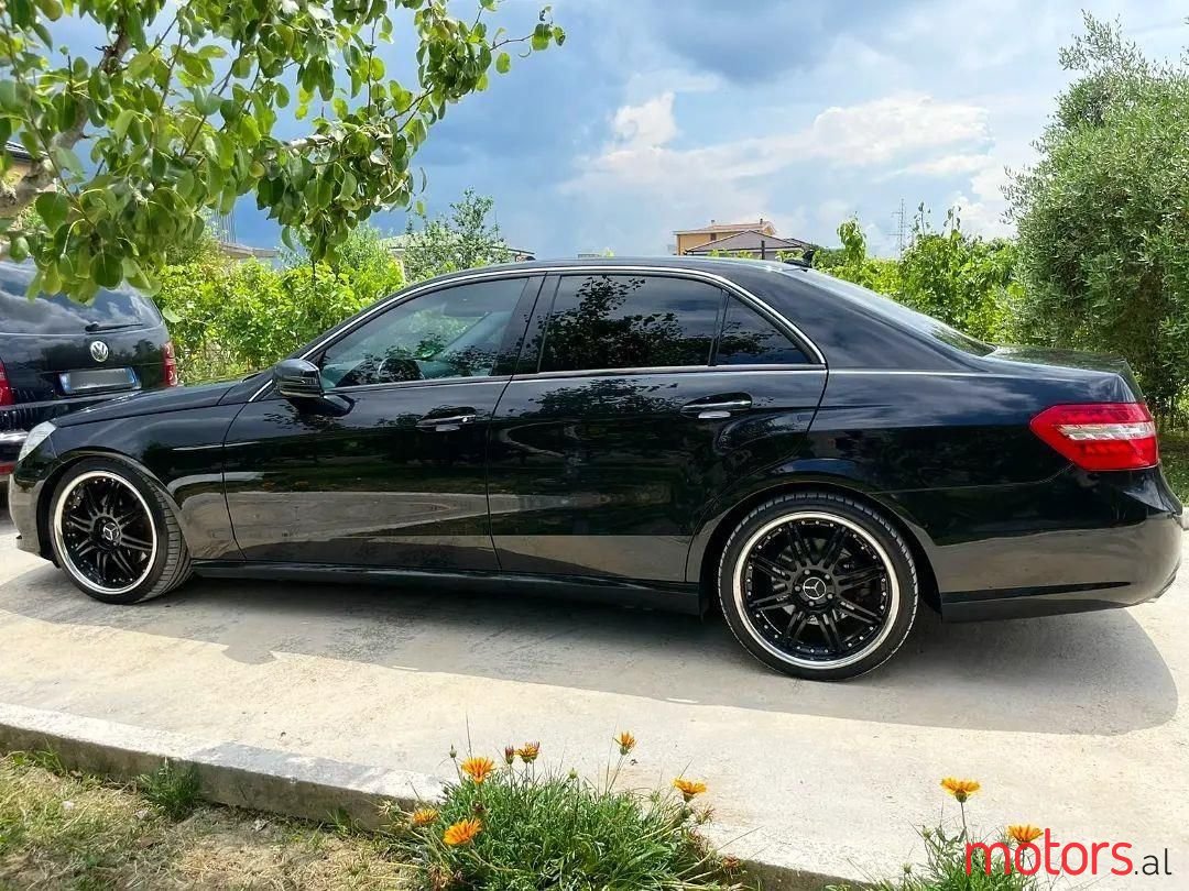 2012' Mercedes-Benz E 350 photo #2