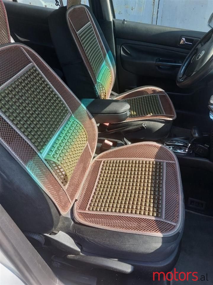 2002' Volkswagen Golf photo #4