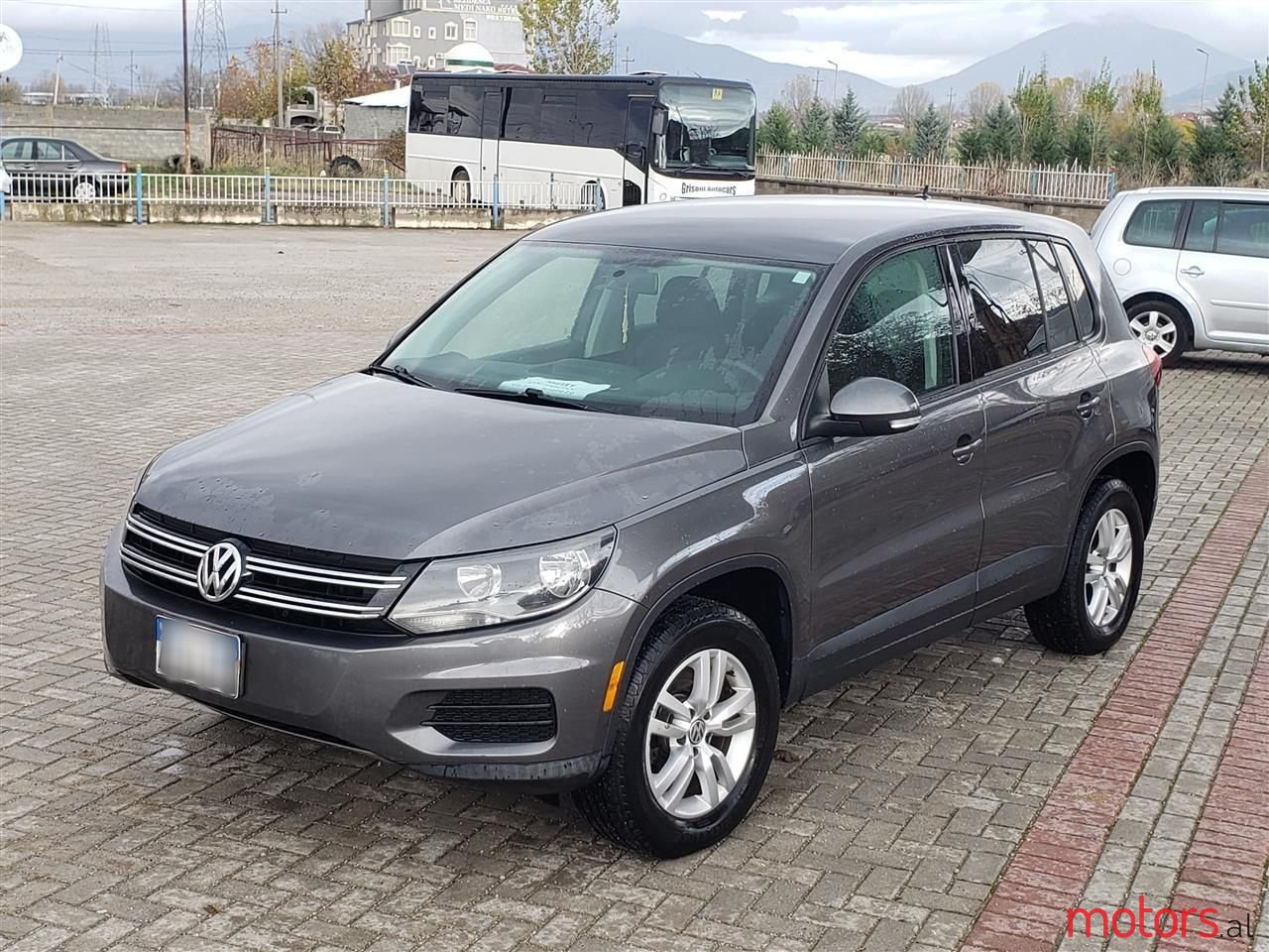 2015' Volkswagen Tiguan photo #4