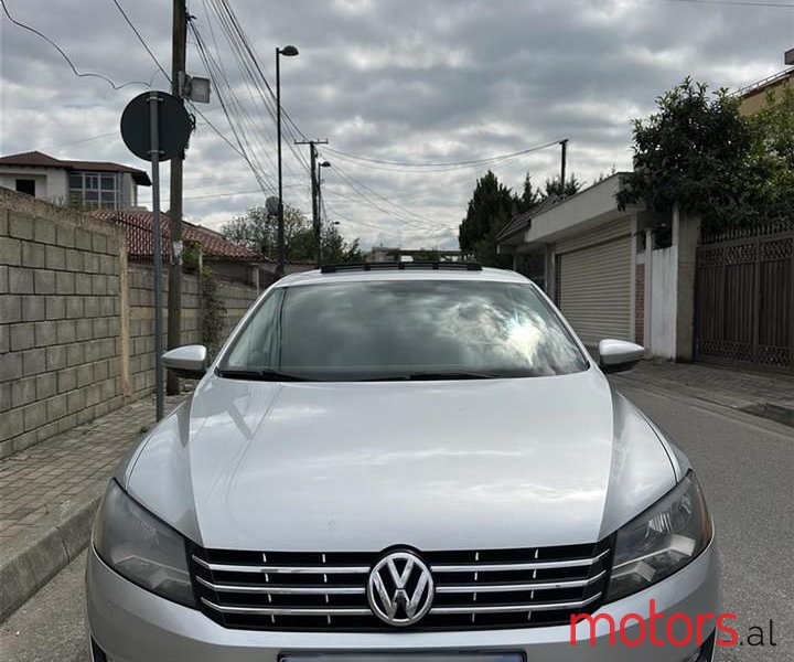 2013' Volkswagen Passat photo #4