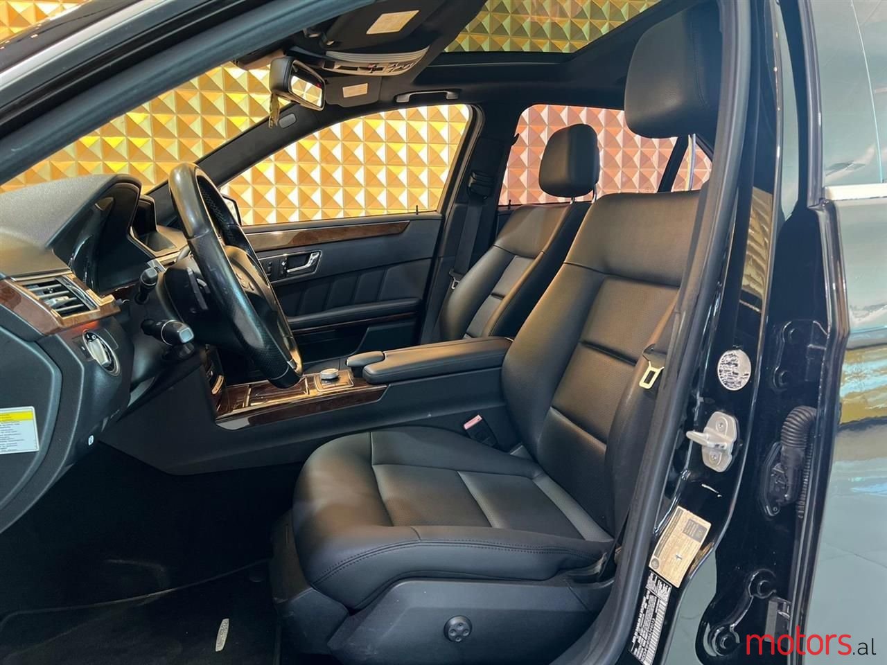 2011' Mercedes-Benz E 350 photo #4