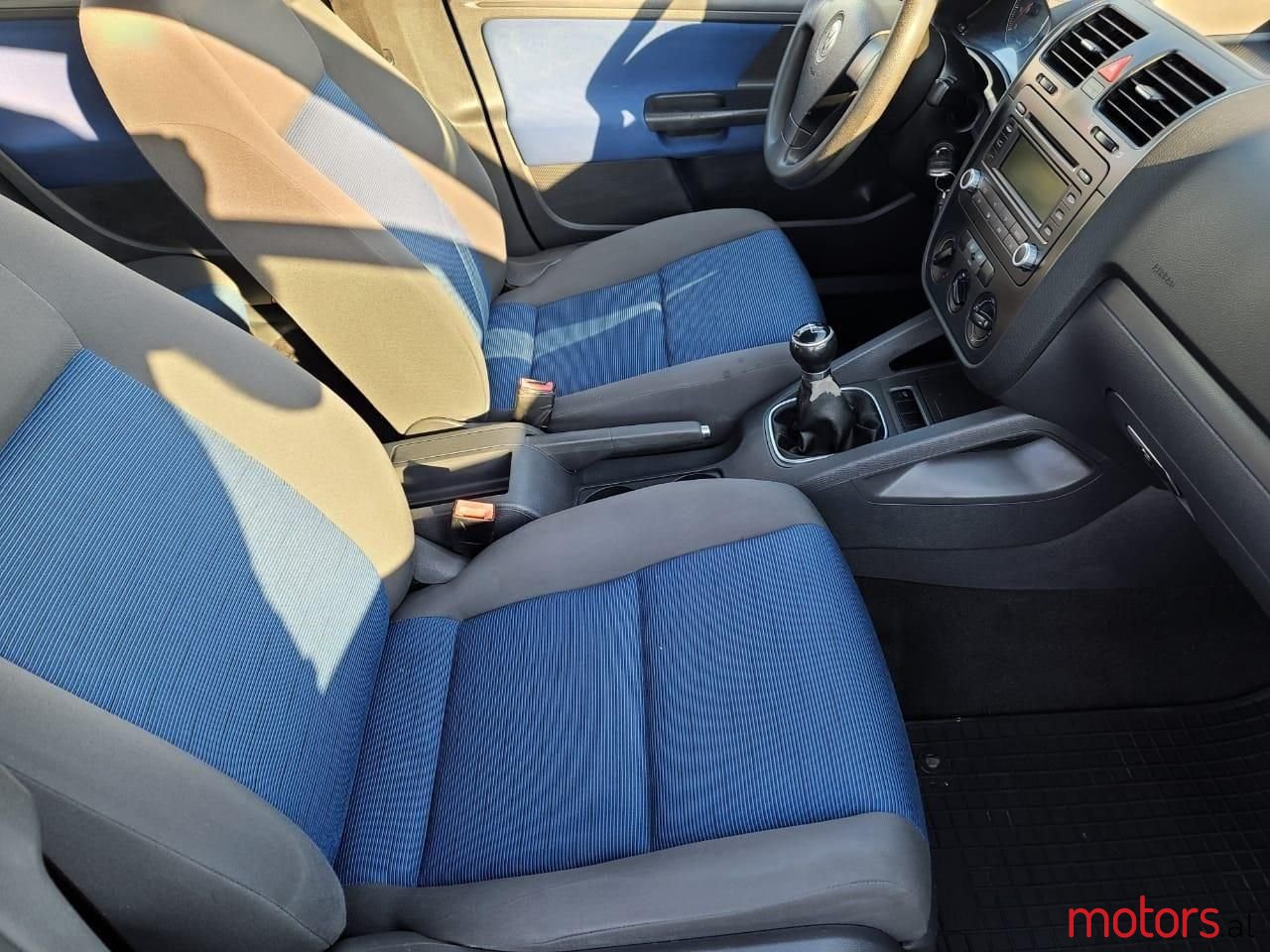 2005' Volkswagen Golf photo #6