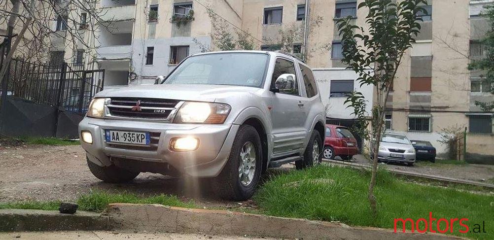 2002' Mitsubishi Pajero photo #1
