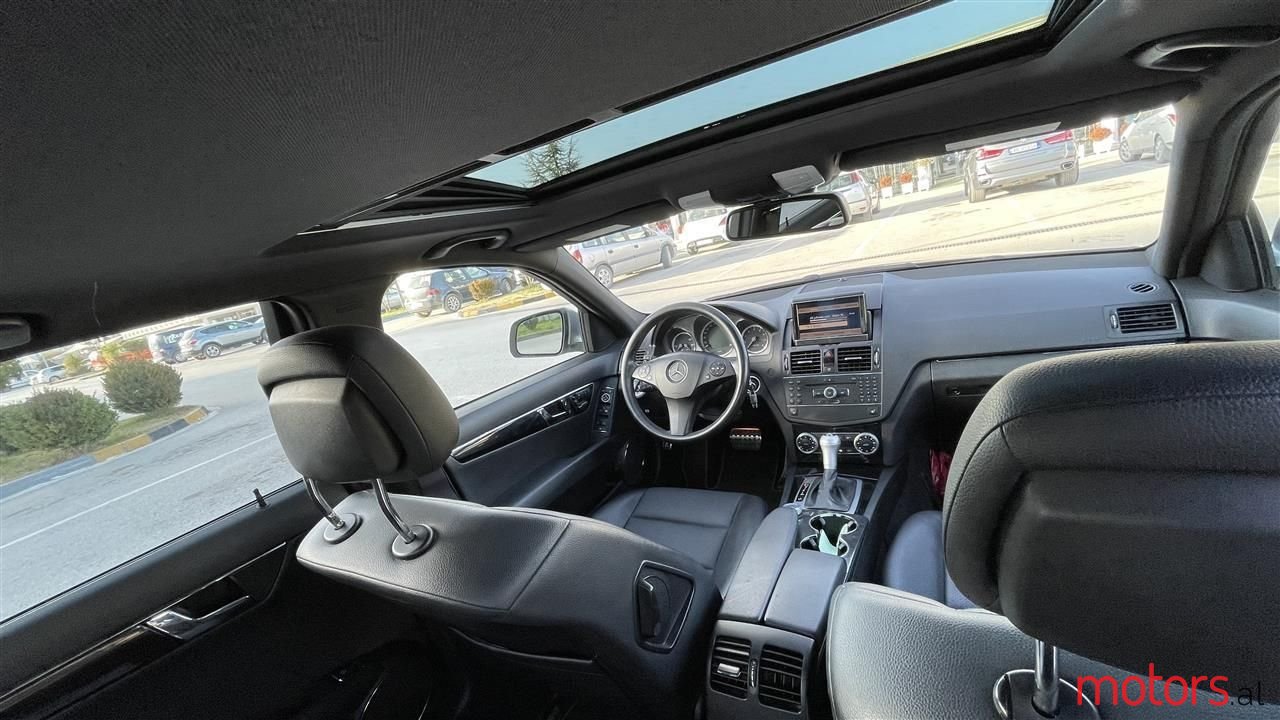 2009' Mercedes-Benz C 300 photo #3
