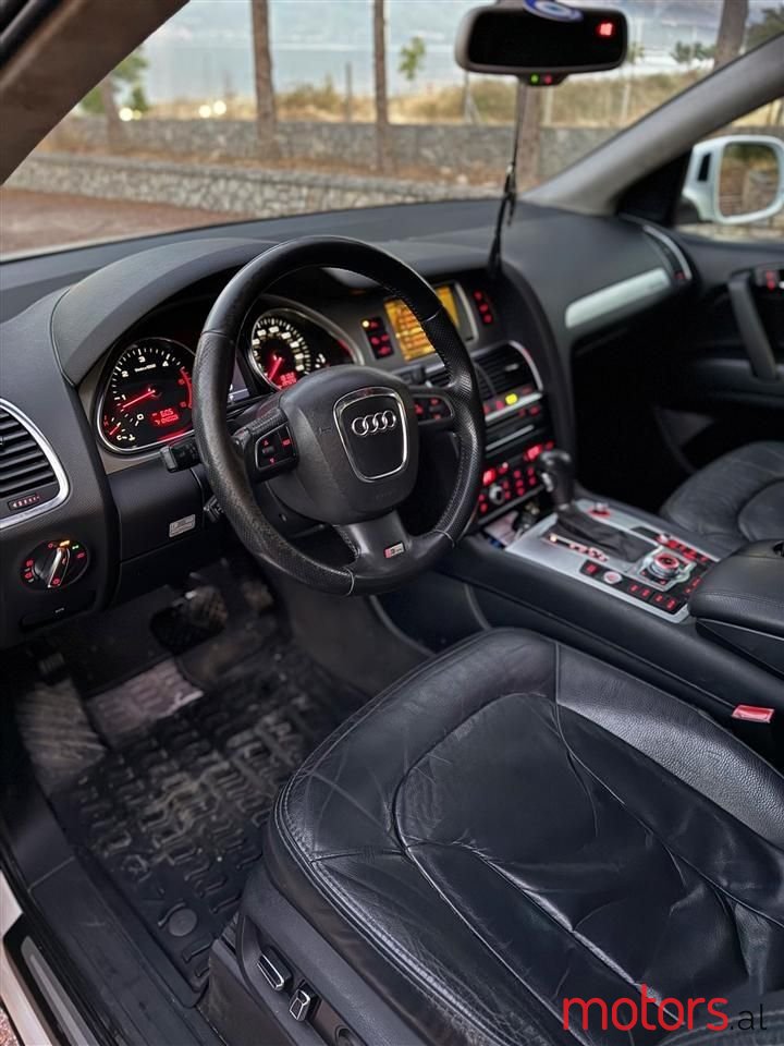 2011' Audi Q7 photo #5