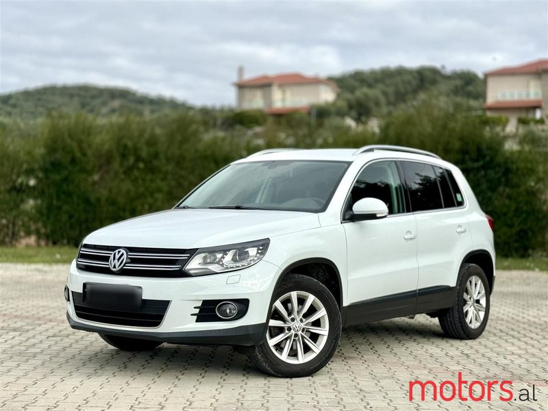 2015' Volkswagen Tiguan photo #1