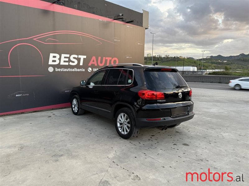 2015' Volkswagen Tiguan photo #5