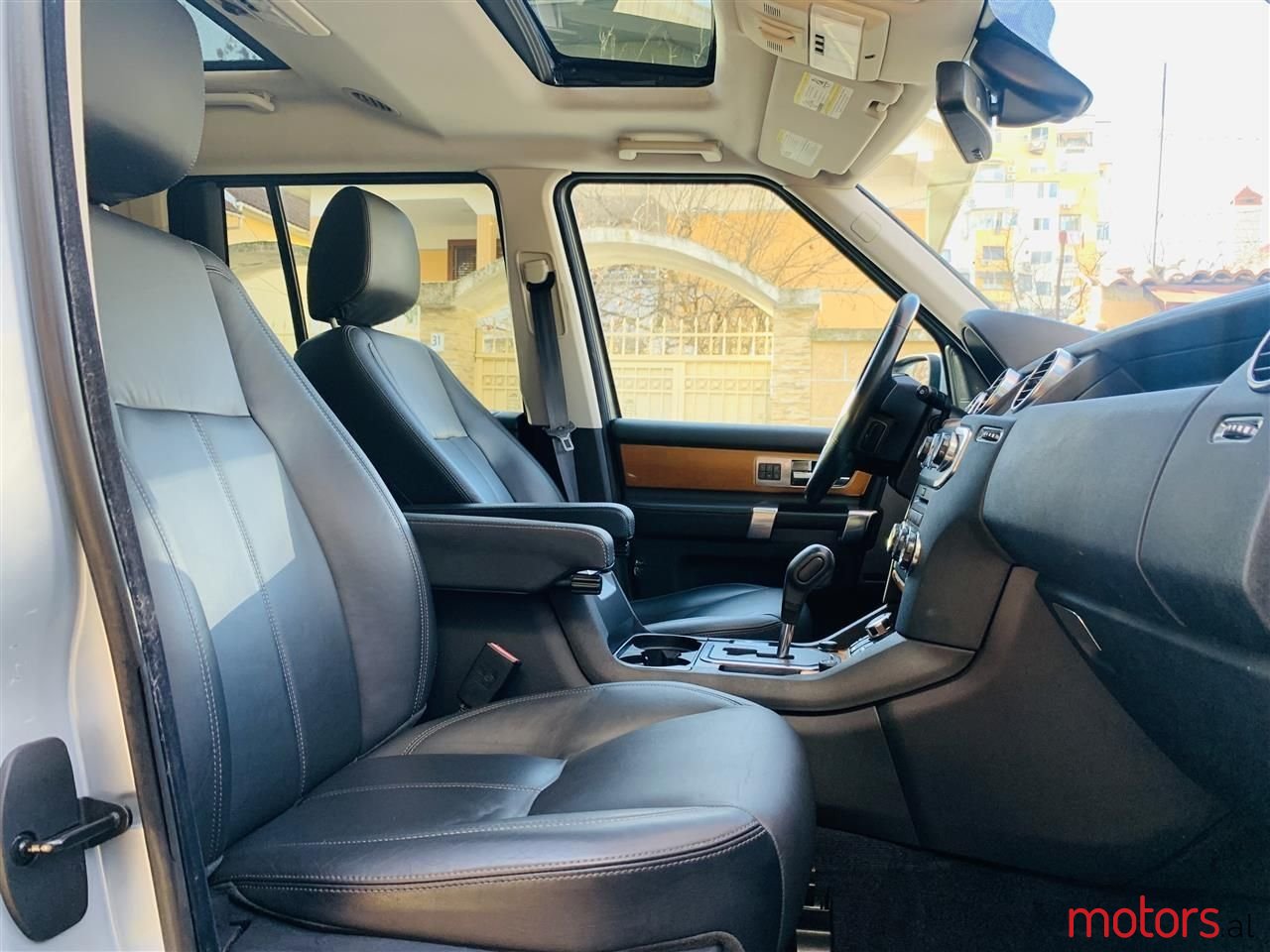 2010' Land Rover Discovery photo #4