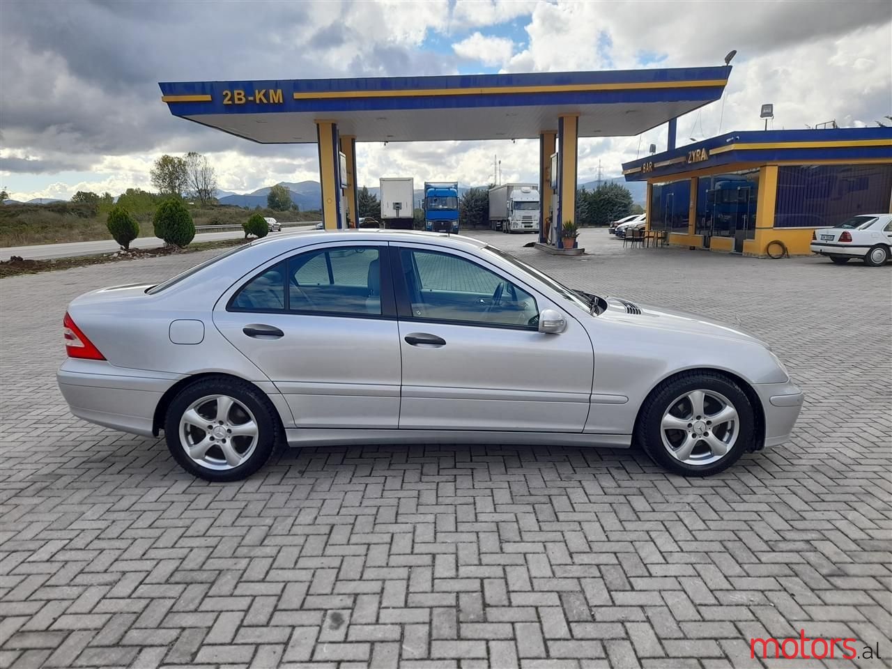 2005' Mercedes-Benz C 220 photo #2