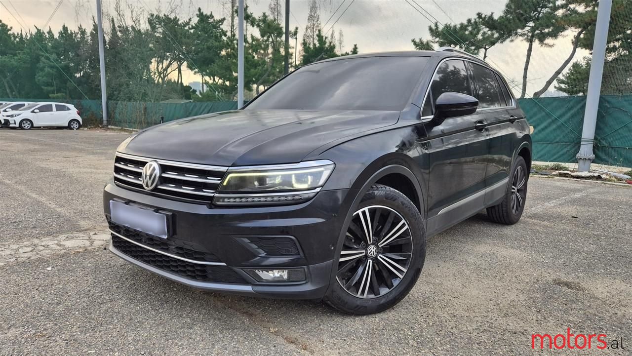 2018' Volkswagen Tiguan photo #1