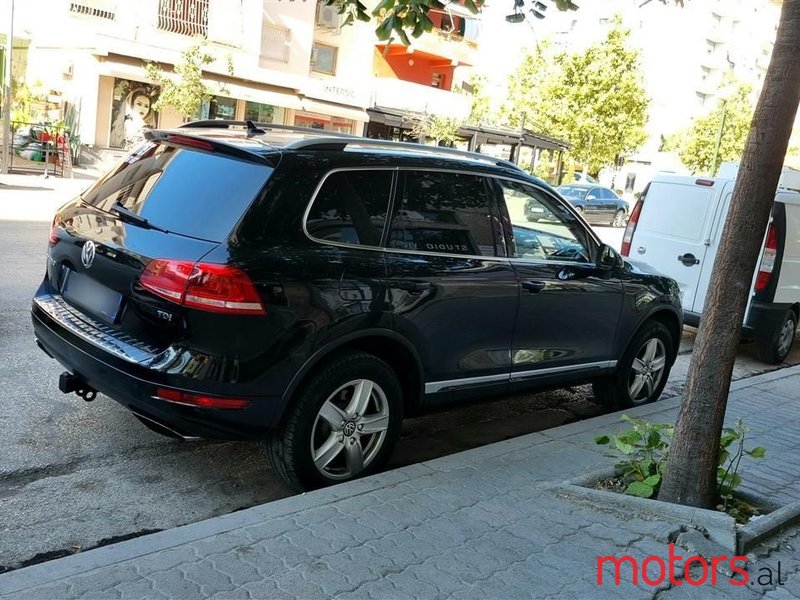 2012' Volkswagen Touareg photo #6