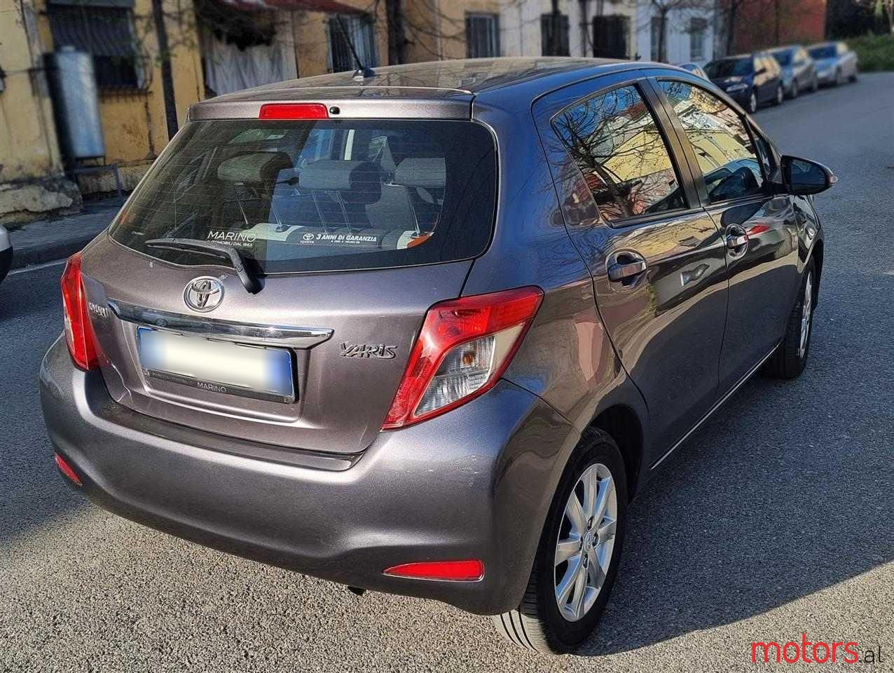 2011' Toyota Yaris photo #5