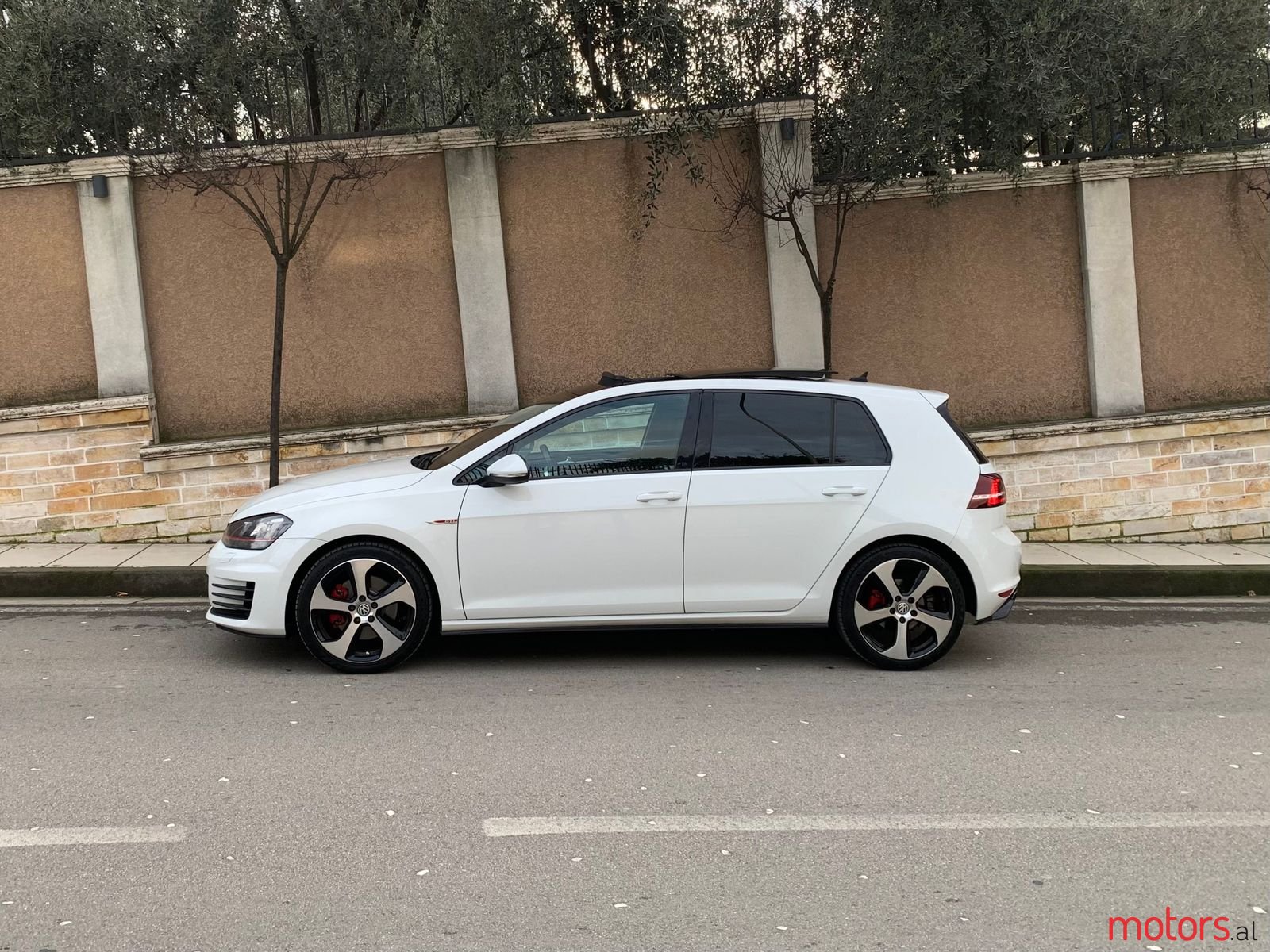 2014' Volkswagen Golf photo #6