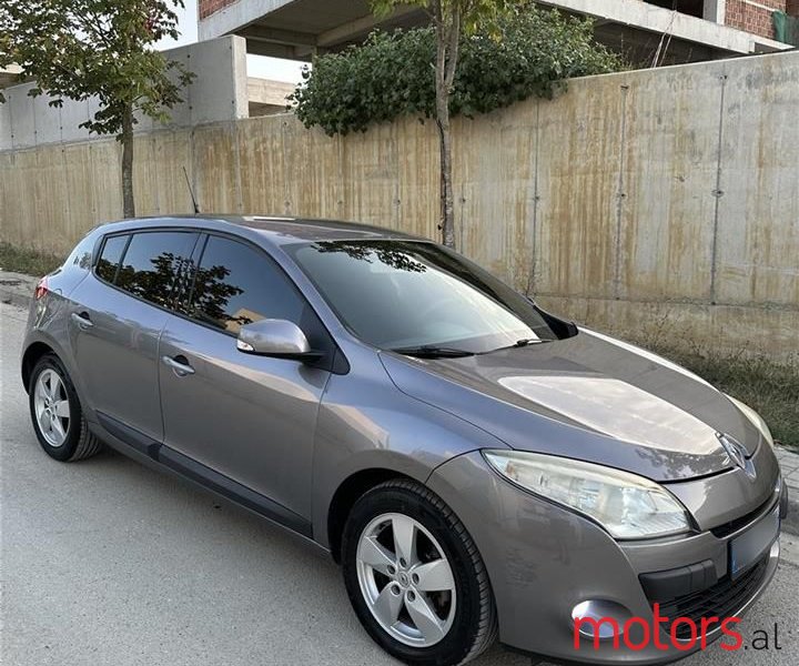 2010' Renault Megane photo #2