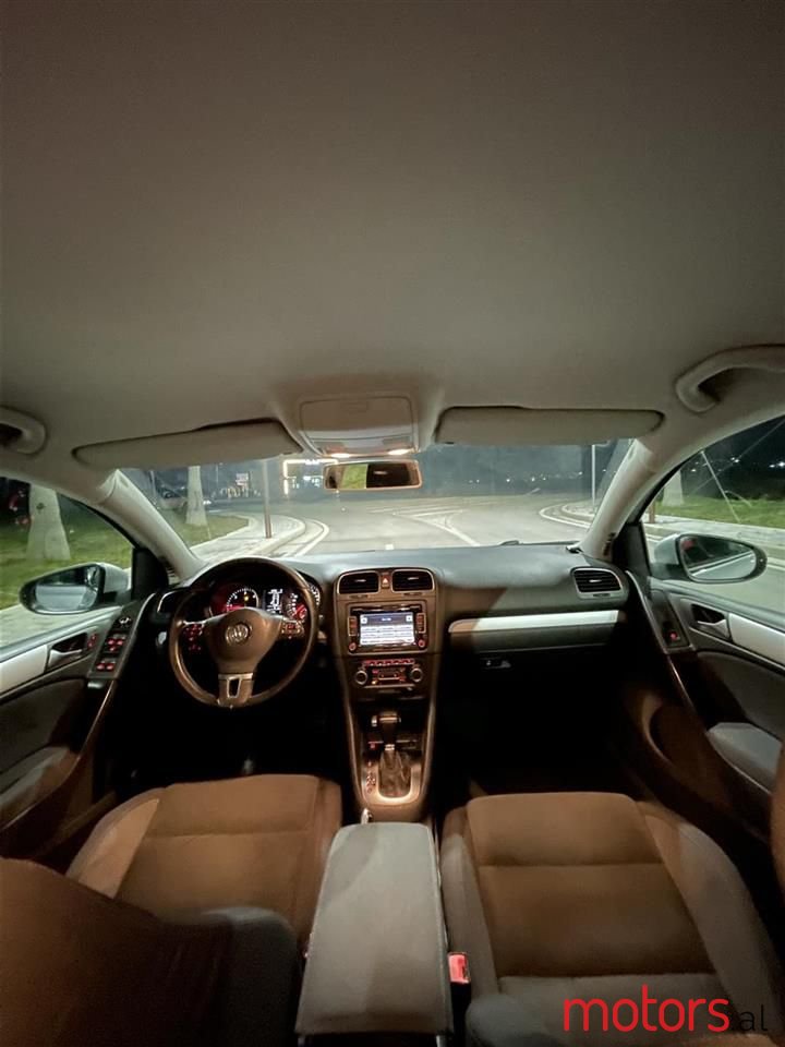 2009' Volkswagen Golf photo #4