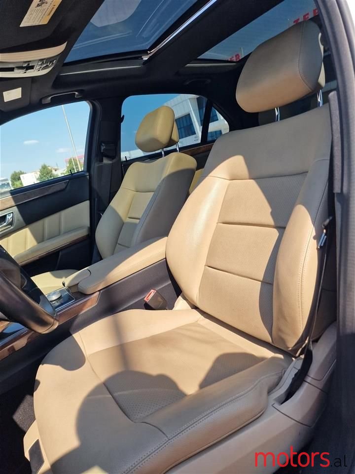 2011' Mercedes-Benz E 350 photo #3