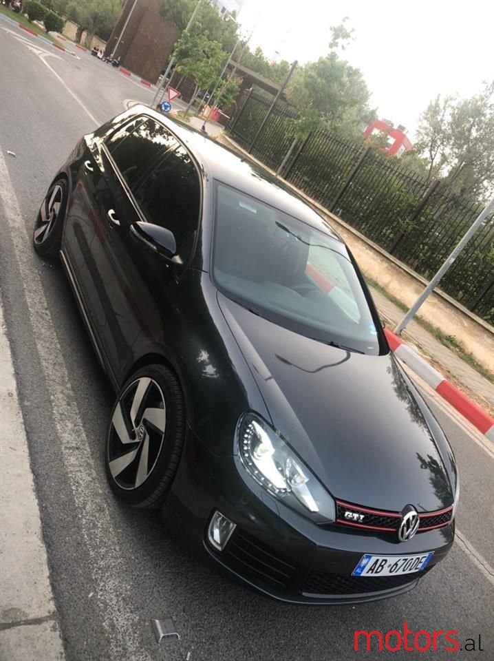 2011' Volkswagen Golf photo #3