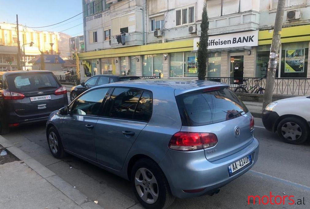 2009' Volkswagen Golf photo #1