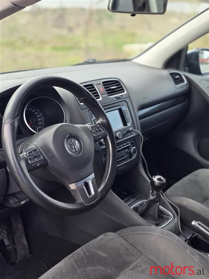 2010' Volkswagen Golf photo #3