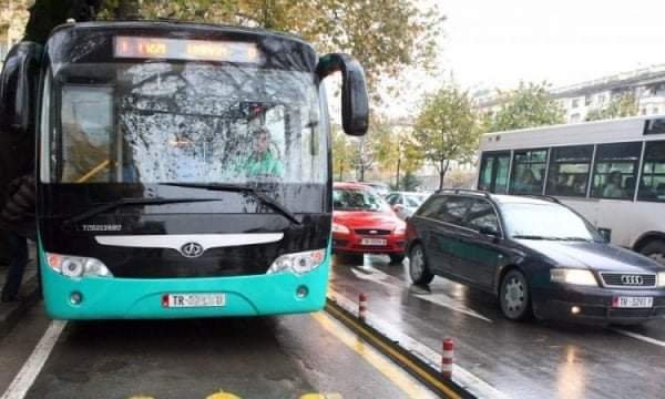 Përgjysmimi i urbanëve në Tiranë/ Bashkia: Po marrim masat përkatëse, konform kontratës me operatorët e transportit