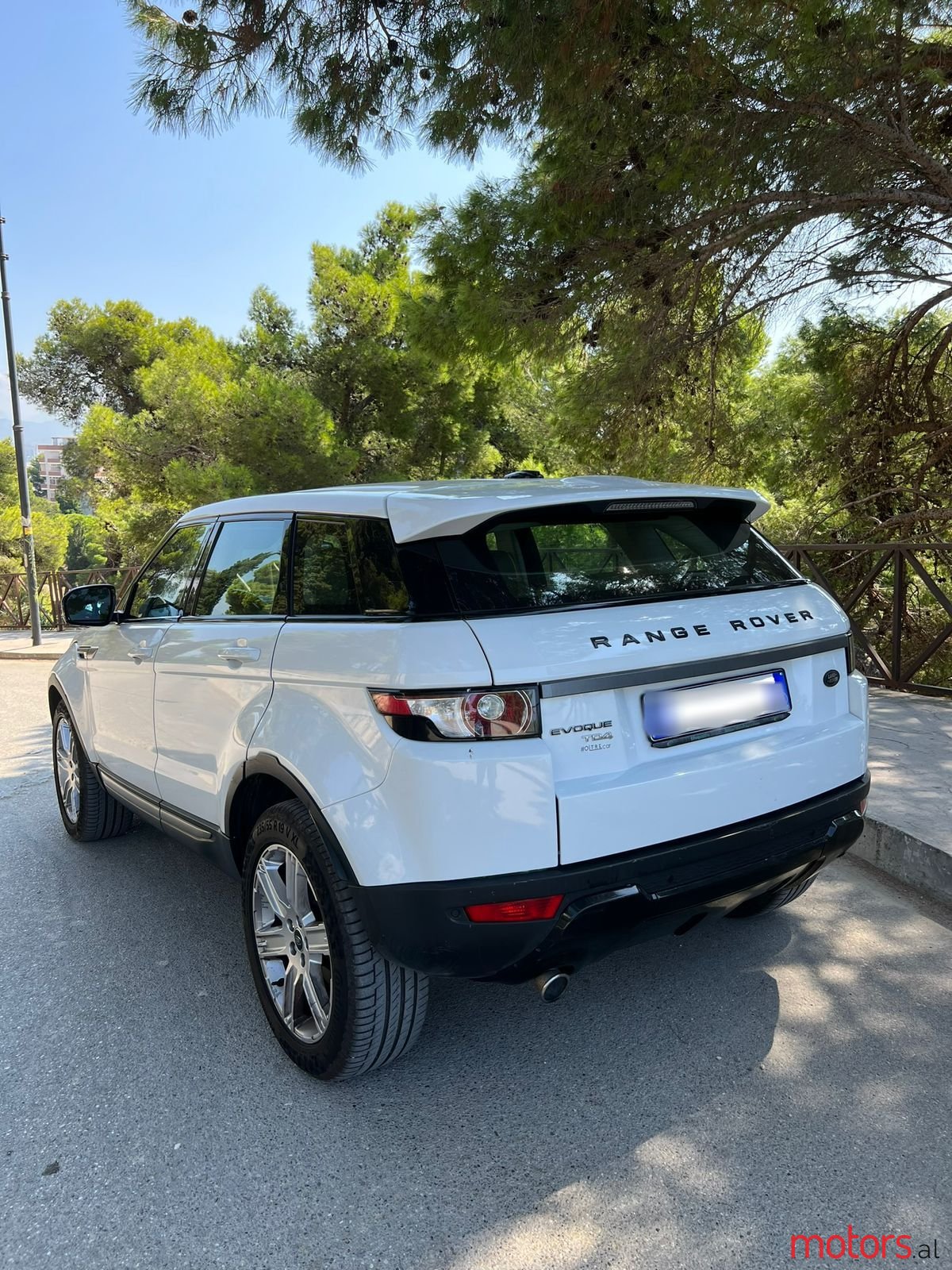 2013' Land Rover Range Rover Evoque photo #3