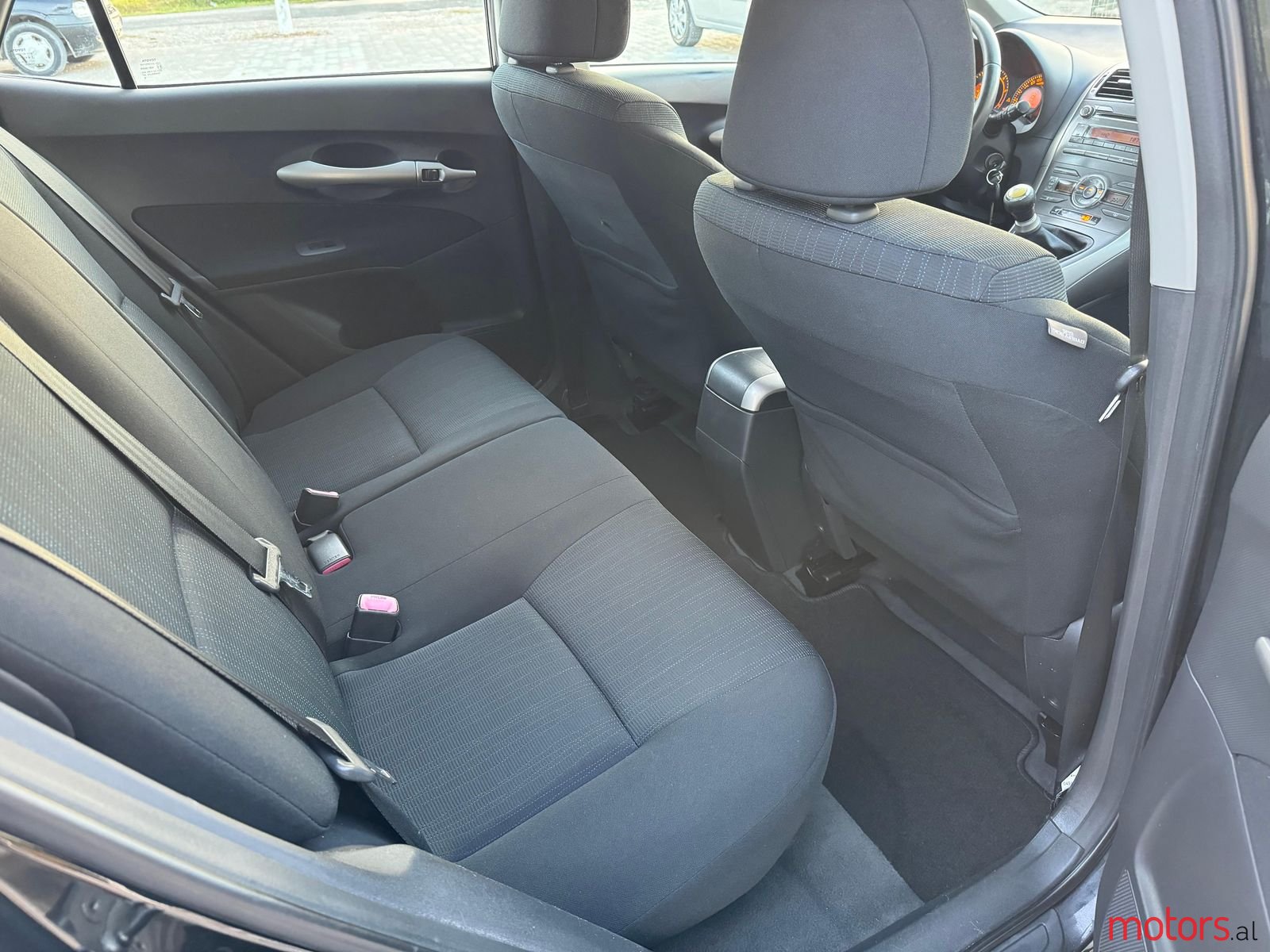 2008' Toyota Auris photo #3