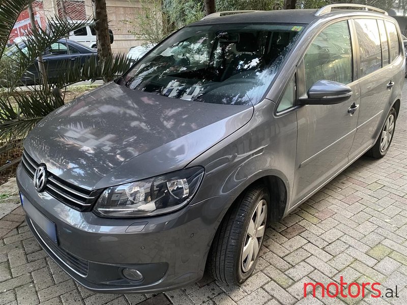 2013' Volkswagen Touran photo #3