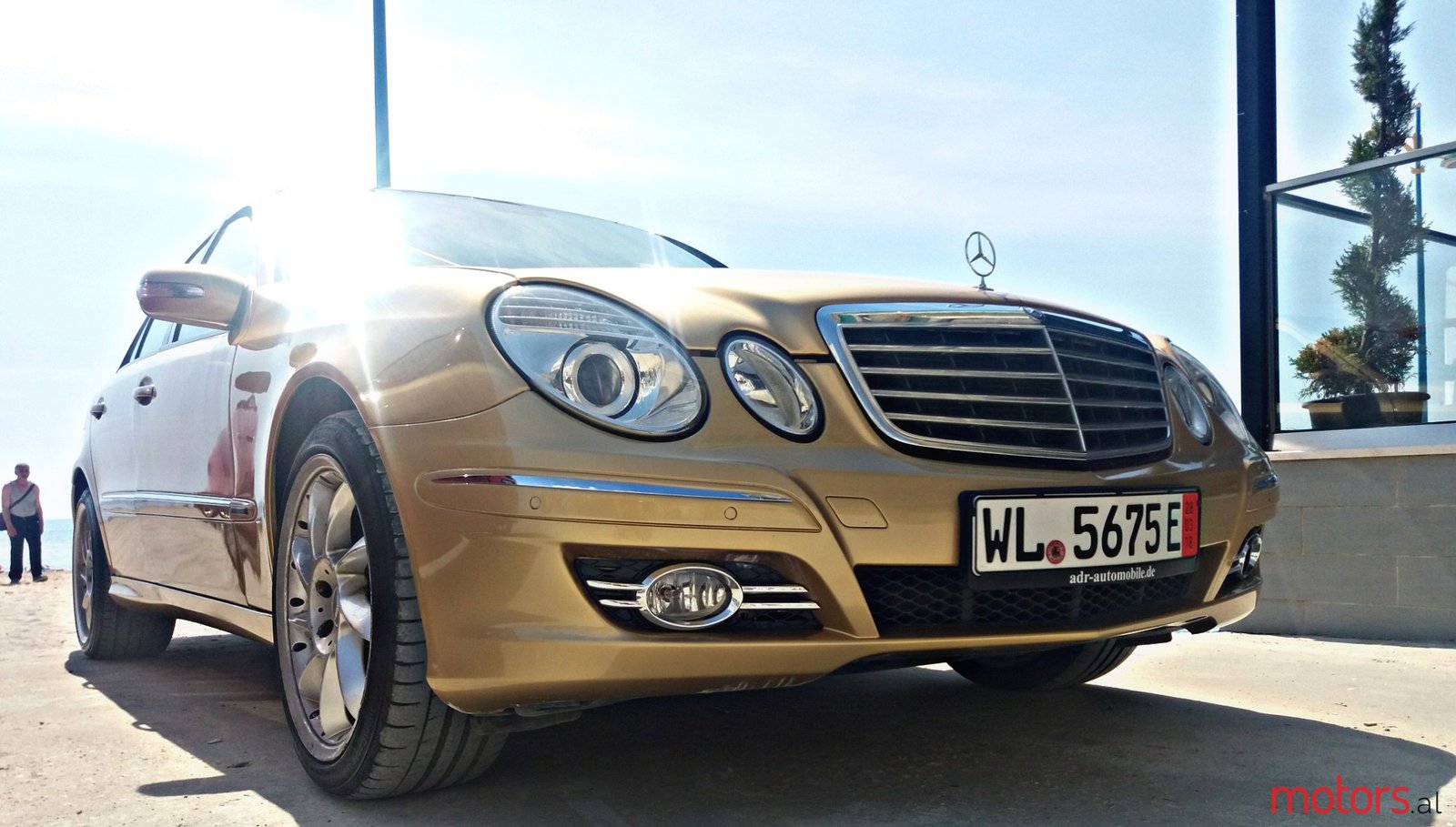 2009' Mercedes-Benz 200E photo #2