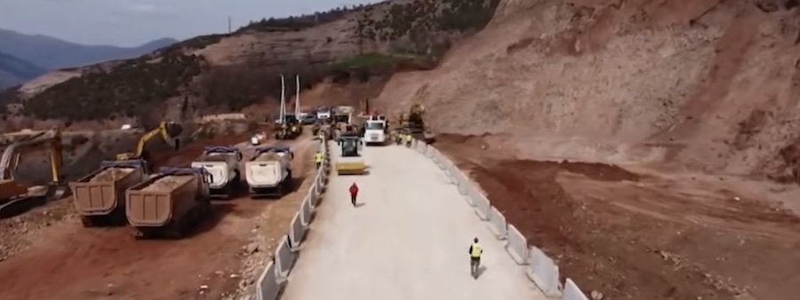 Hapet rruga drejt juglindjes/ “Situata gjeologjike duhet rishikuar”, Meçe: Segmenti u vendos në kushte pune në kohë rekord