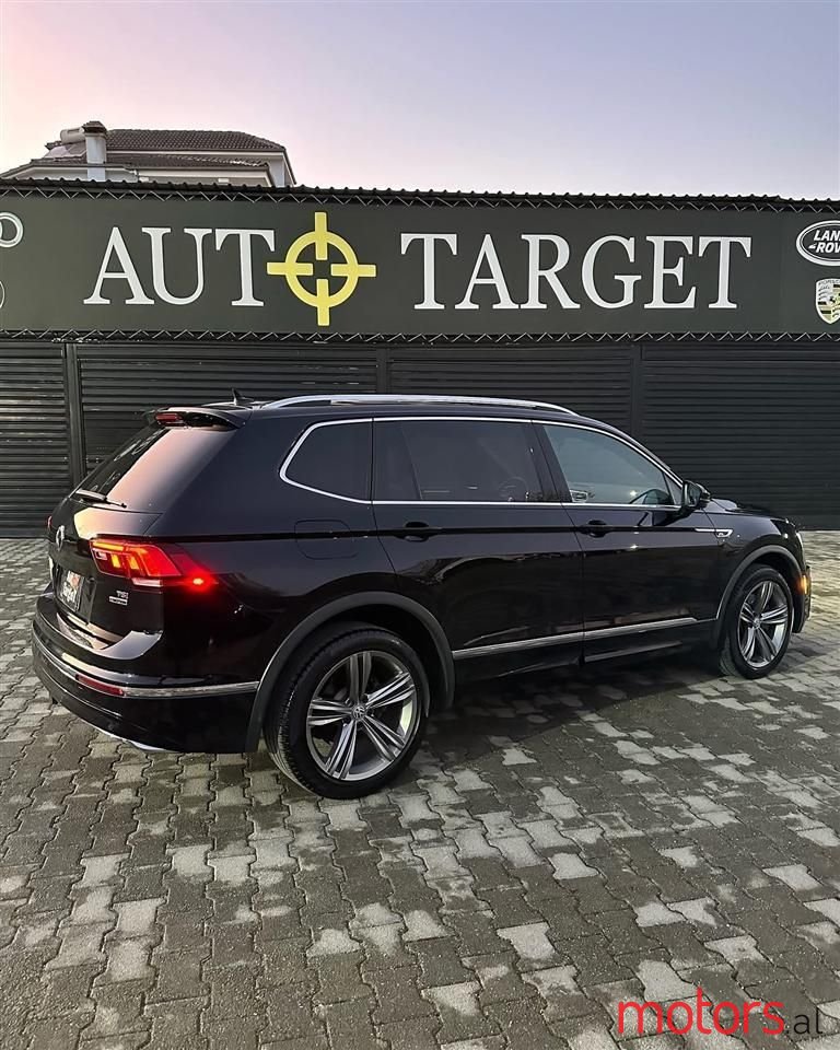 2018' Volkswagen Tiguan photo #5