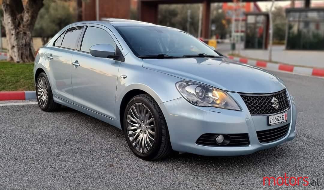 2011' Suzuki Kizashi photo #2
