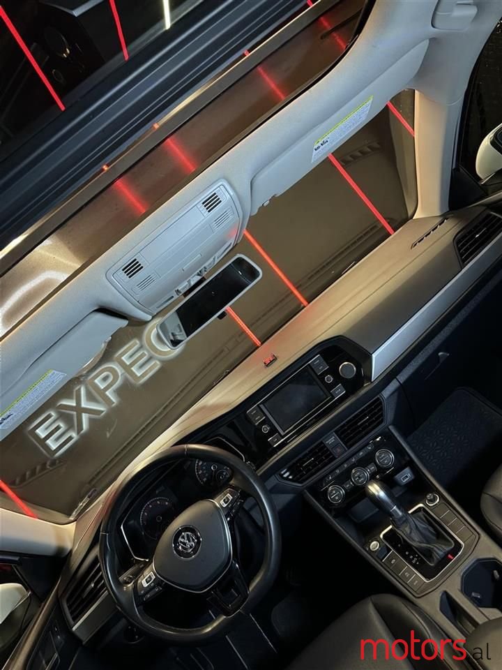 2018' Volkswagen Jetta photo #5