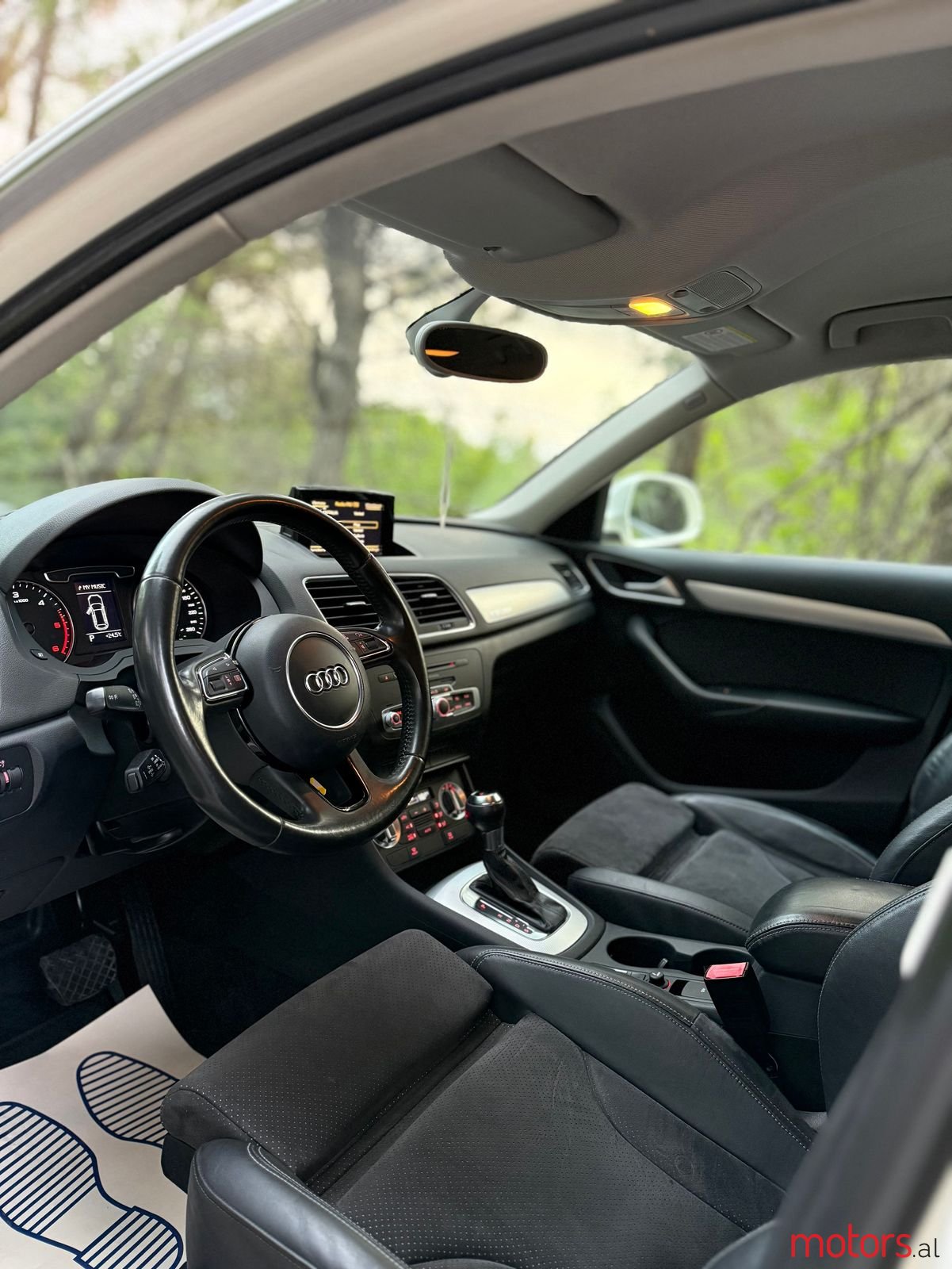 2013' Audi Q3 photo #2