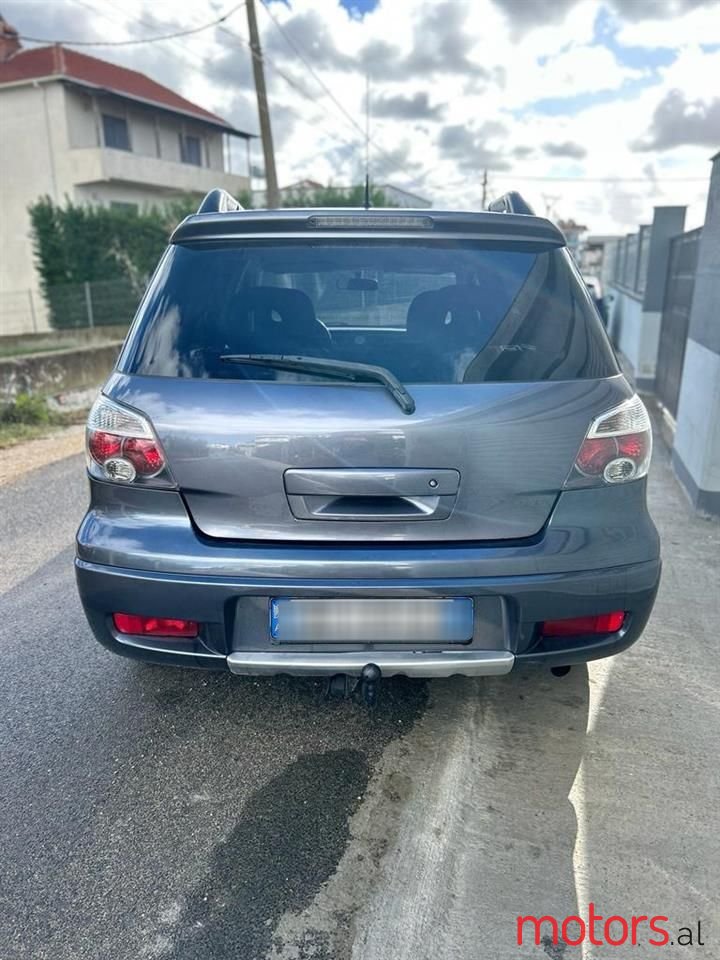 2006' Mitsubishi Outlander photo #4