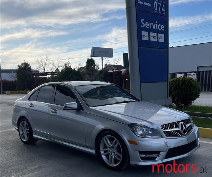 2012' Mercedes-Benz C 300 photo #2