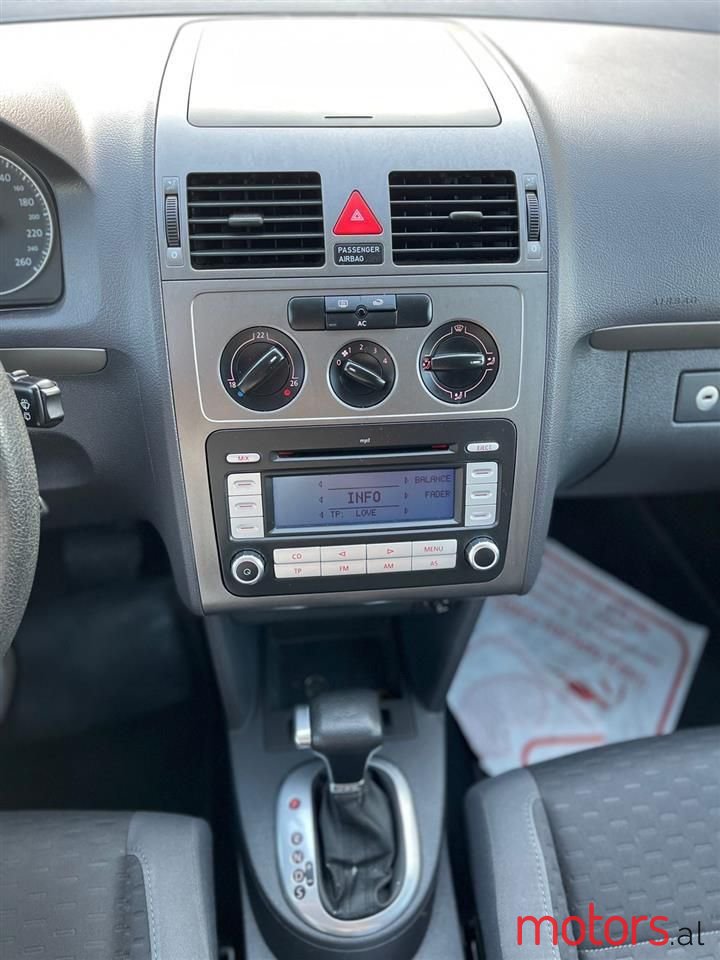 2007' Volkswagen Touran photo #4