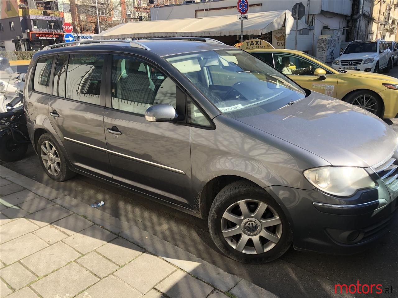 2007' Volkswagen Touran photo #2