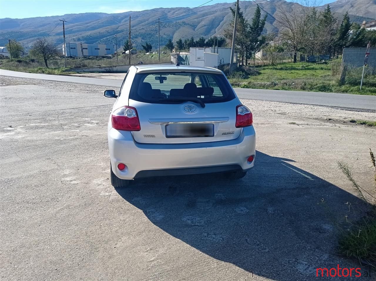 2011' Toyota Auris photo #2