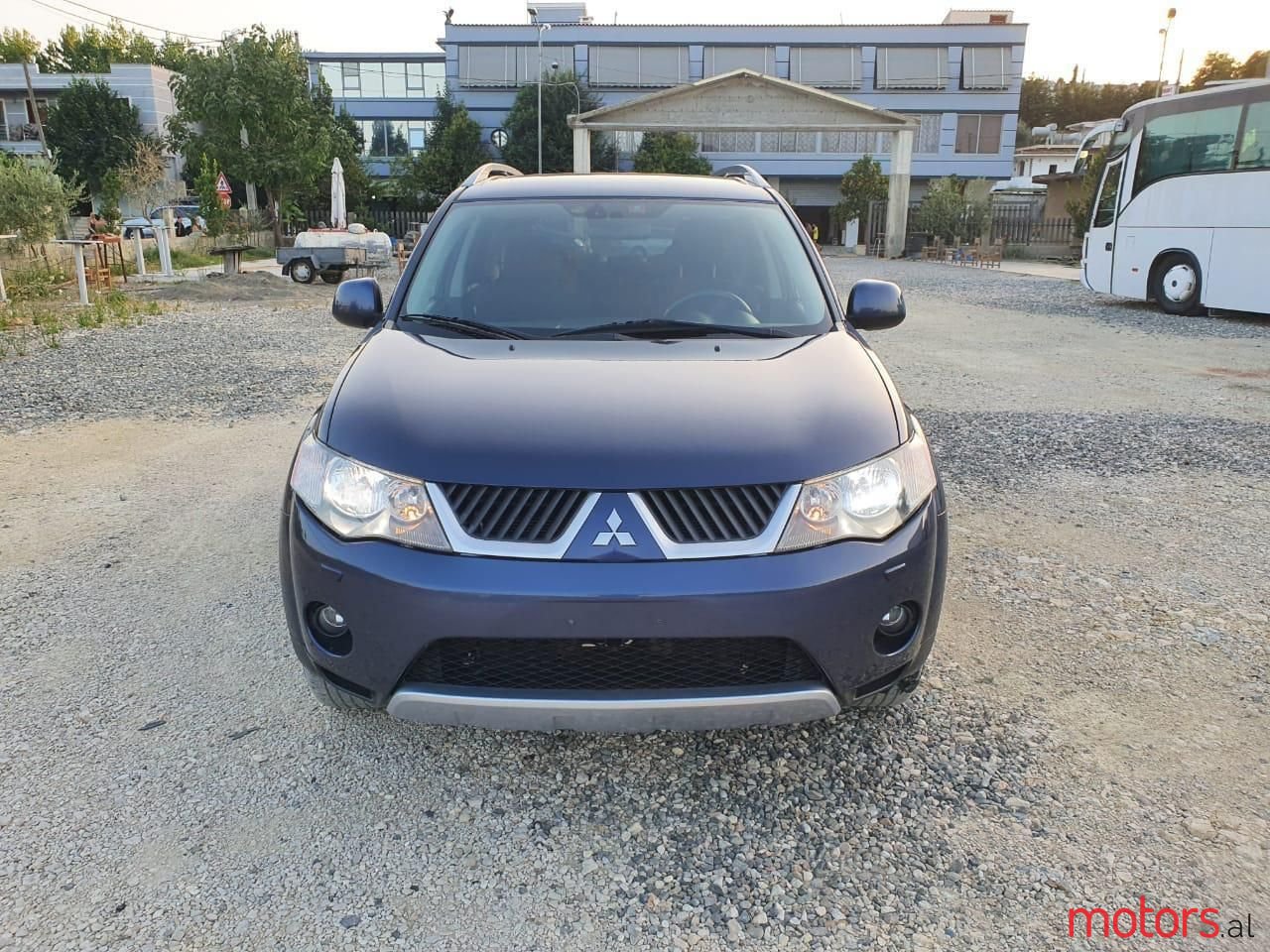 2009' Mitsubishi Outlander photo #1