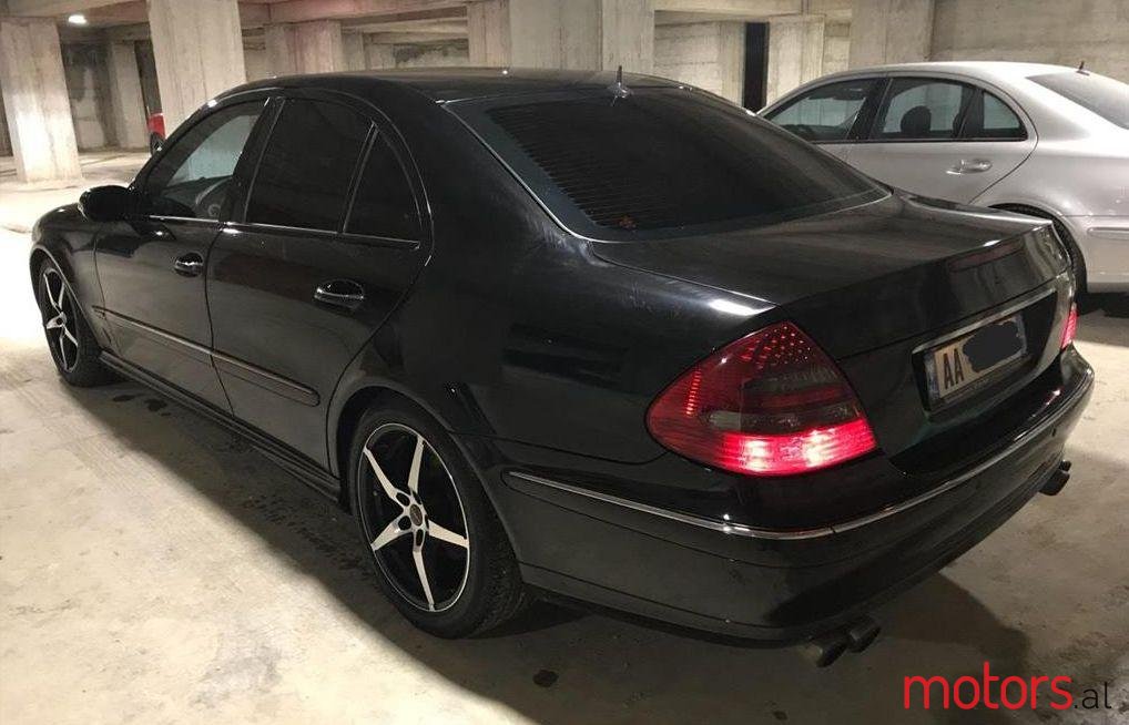 2004' Mercedes-Benz E 270 photo #3
