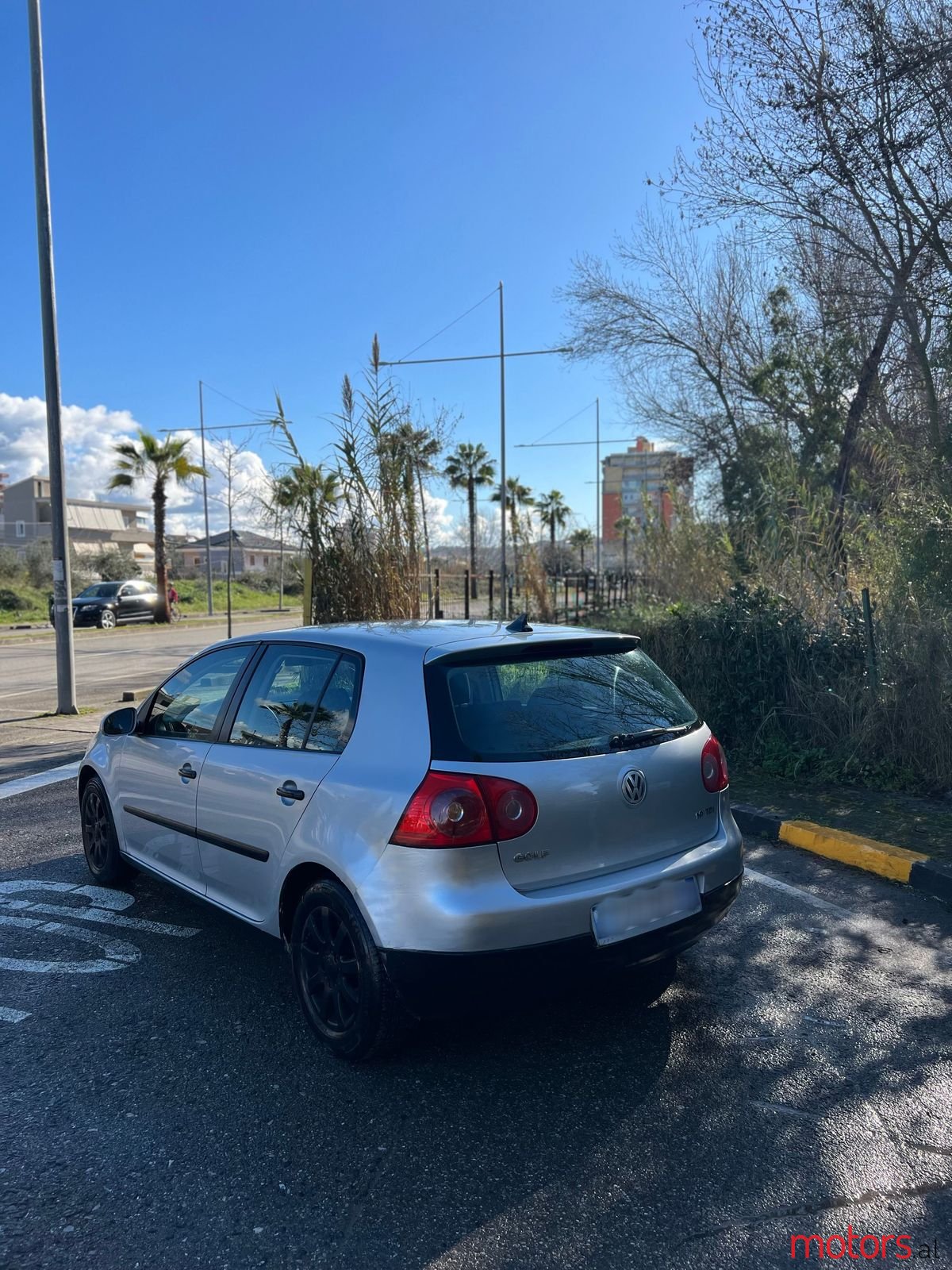 2004' Volkswagen Golf photo #4