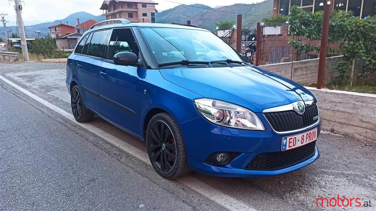 2011' Skoda Fabia photo #4